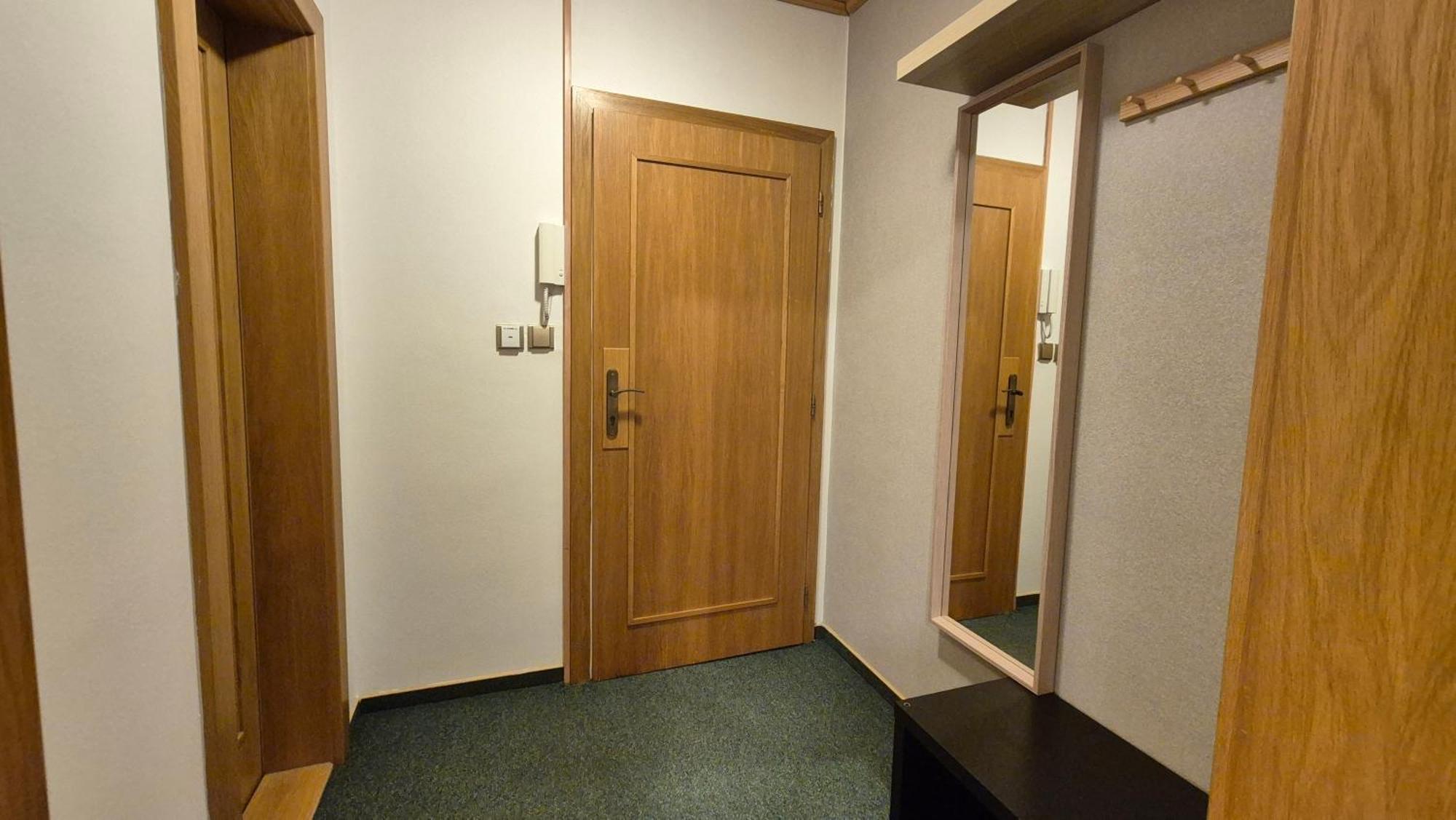 Apartman Kragujevska ジリナ エクステリア 写真