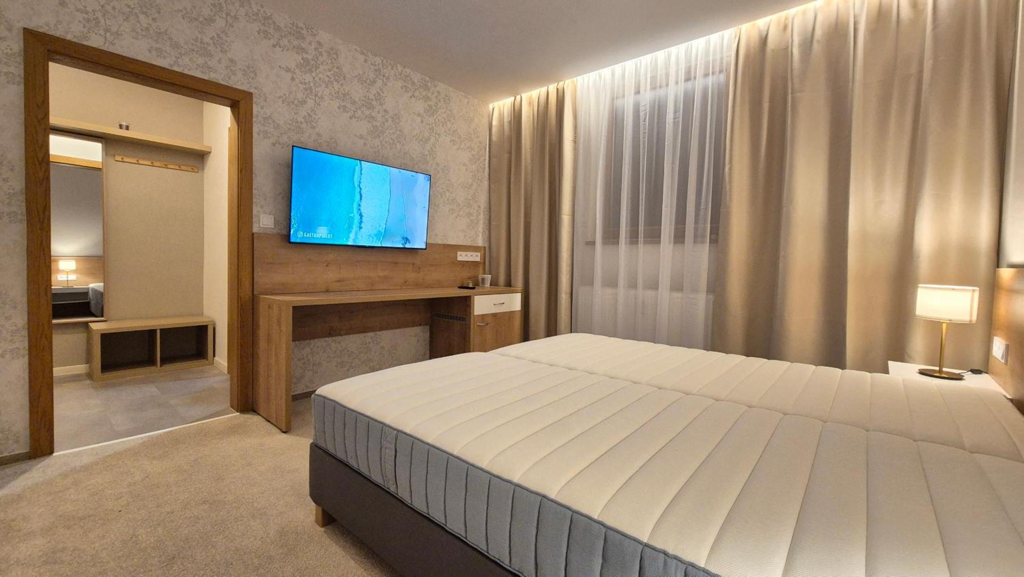 Apartman Kragujevska ジリナ エクステリア 写真
